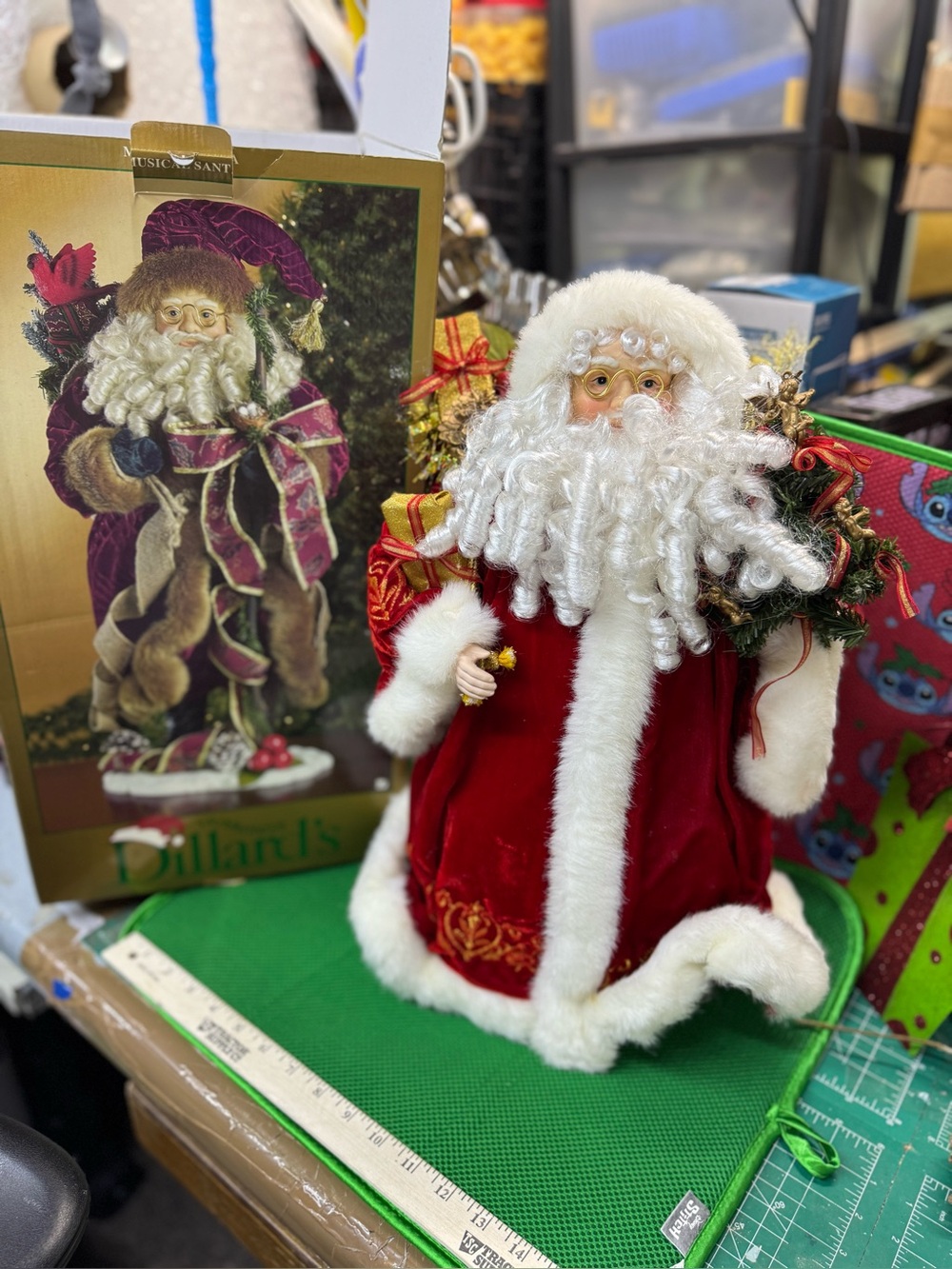 Dillard,s collectible Santa (2000) #1 in series of 5